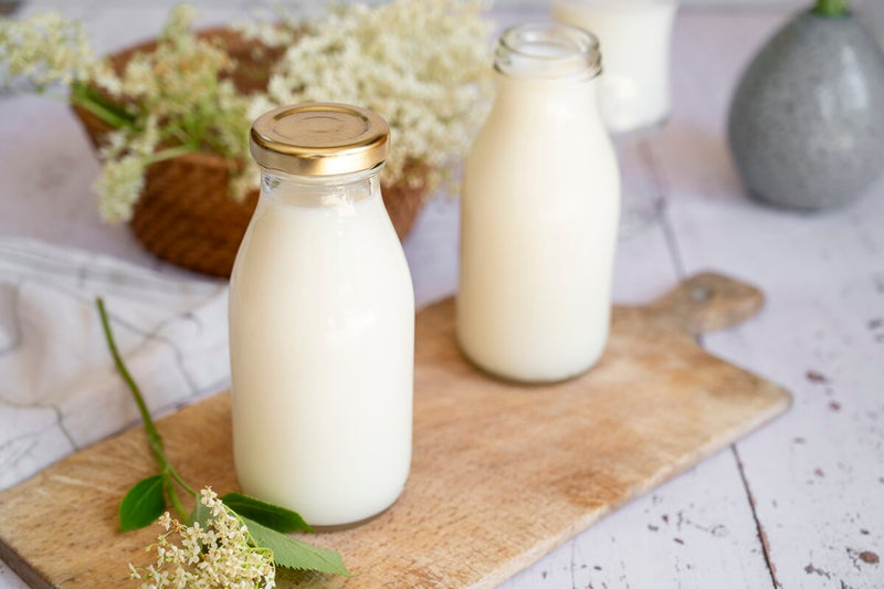 Boisson aux fleurs de sureau et aux noix
