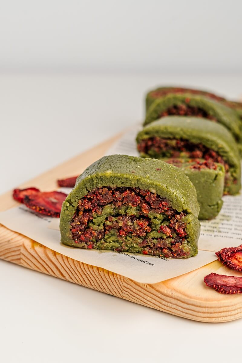 Roulés fraise-matcha (sans cuisson)