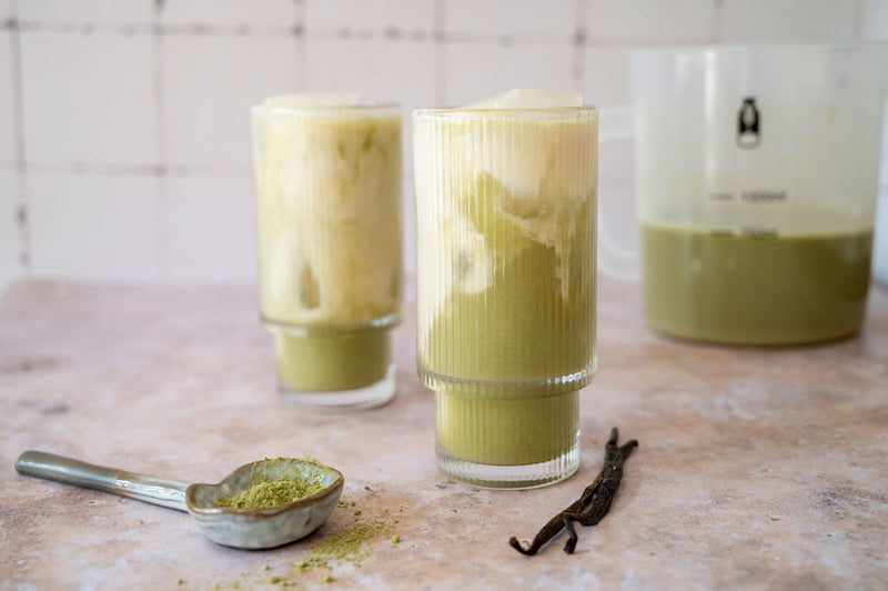 Latte au matcha et à la vanille avec du lait de riz